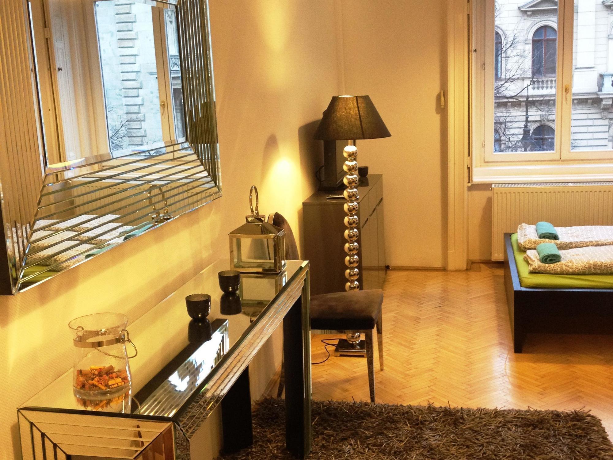 Play Apartments Будапеща Екстериор снимка