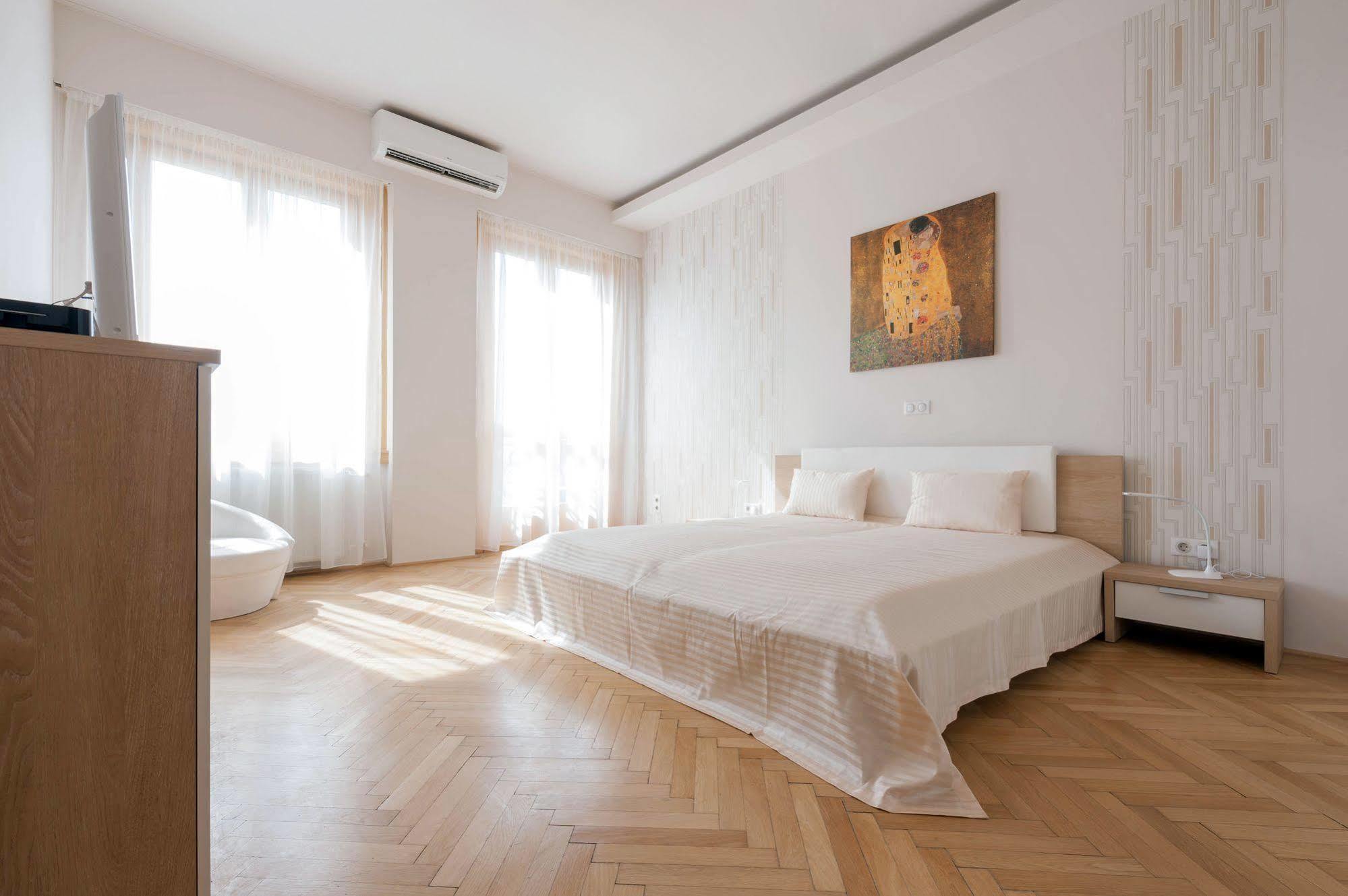 Play Apartments Будапеща Екстериор снимка